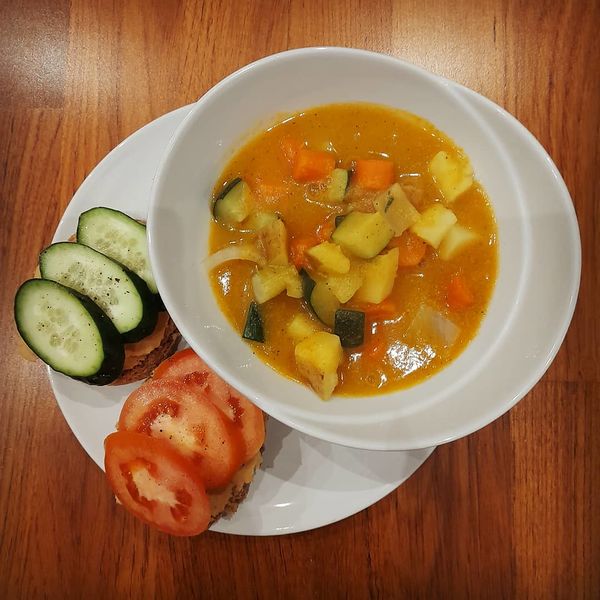 File:Vegetable cream soup.jpeg